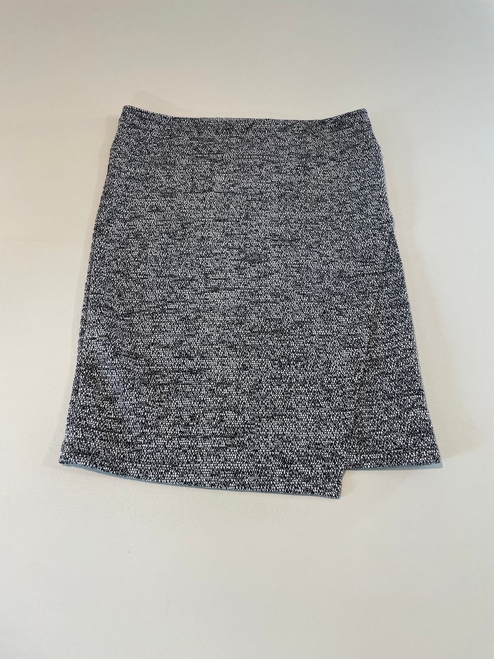 LOFT Textured Knit Skirt – Size M – Black & White – Knee Length
